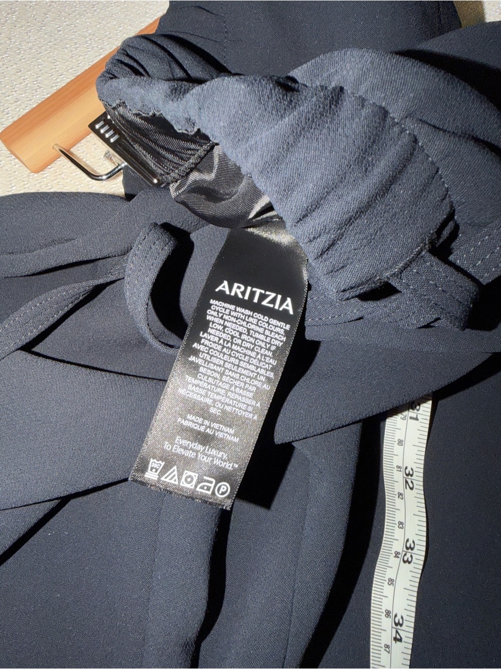 Aritzia The Lodge Pant Crepette (short inseam) - Picture 11 of 11